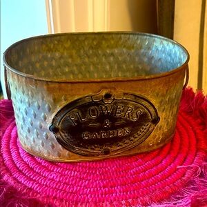NWT Rustic Farmhouse Metal Planter with Handles